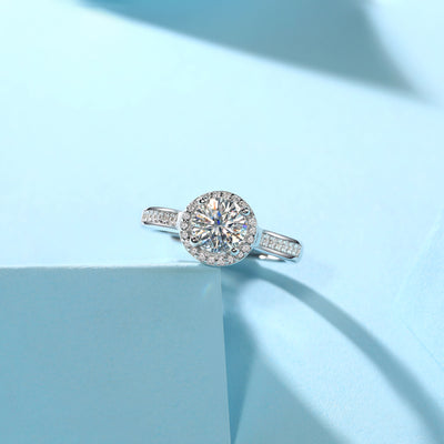 LANjewels Stunning Halo Moissanite Engagement Ring