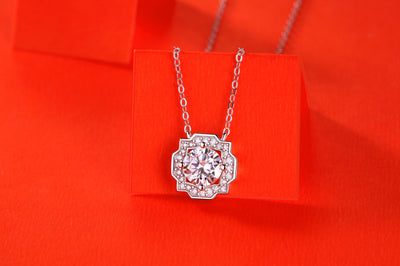 LANjewels Harry Halo Moissanite Pendant Necklaces 1.0ct