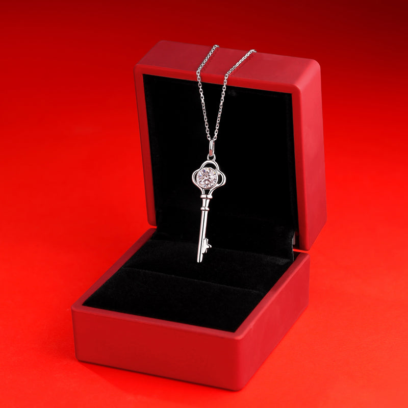 LANjewels Key Moissanite Pendant Necklace 1.0 ct