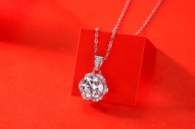 LANjewels Flower Halo Moissanite Pendant Necklaces 2.0ct