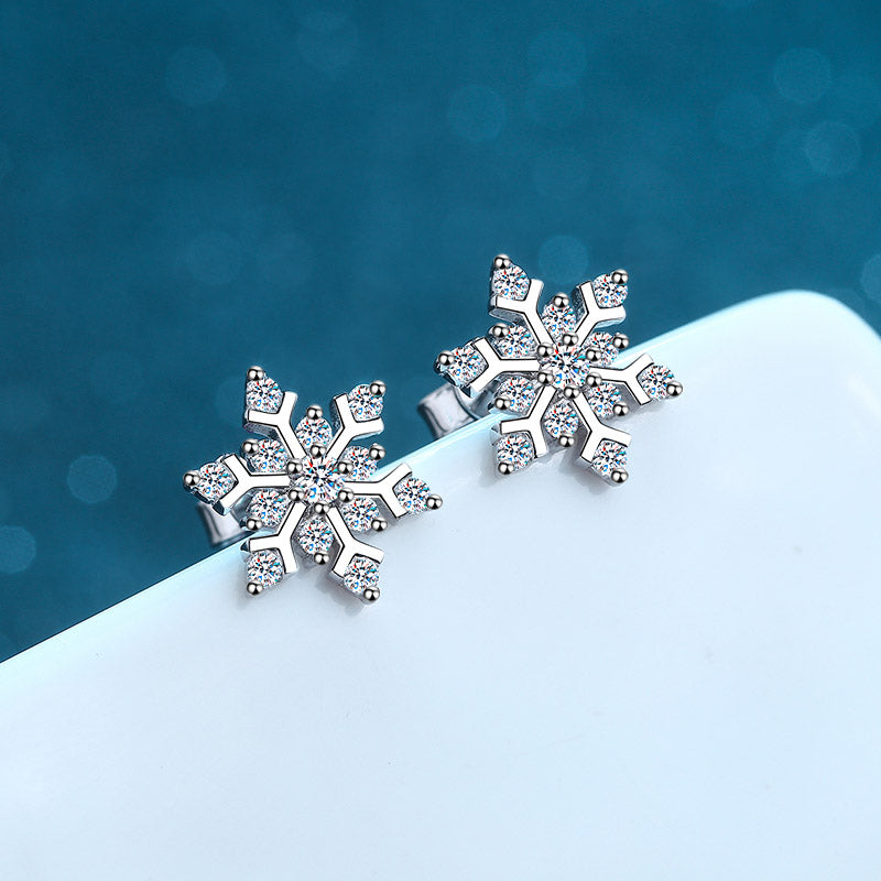 LANjewels Snowflake Flower Moissanite Stud Earrings (0.72 ct.tw.)